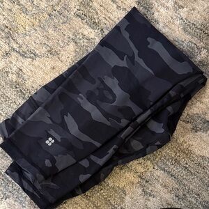 Sweaty Betty  Power 7/8 Dark Camo Leggings sz M ❤️❤️❤️